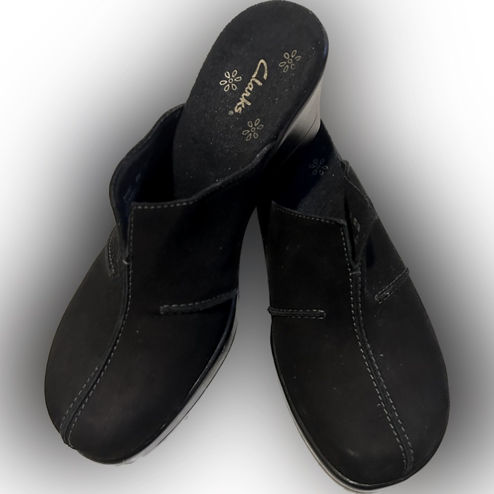 $25 clearance Clarks Black Suede Mules Clogs size 6M made in Brazil EUC 6 S22